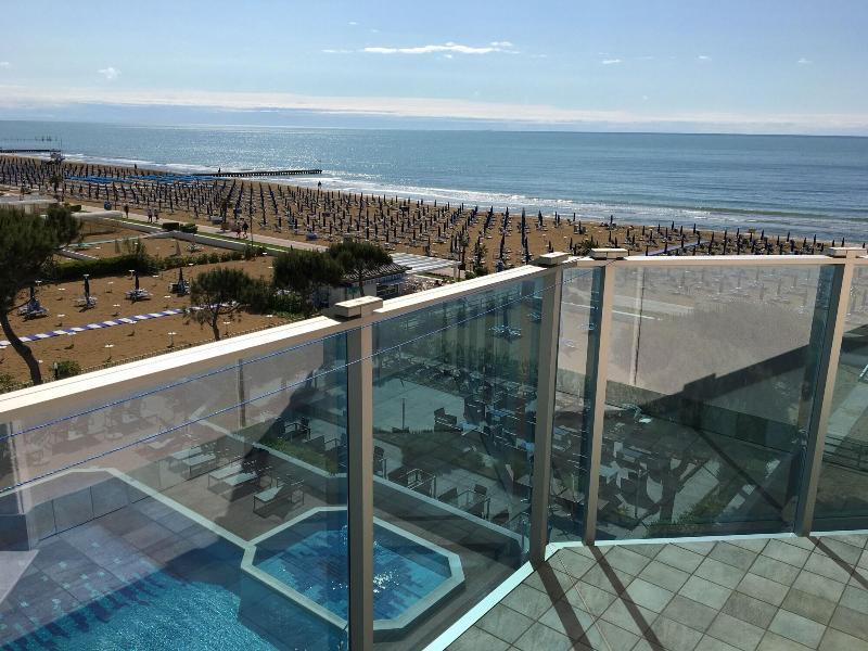 Hotel La Bussola Lido di Jesolo Dış mekan fotoğraf